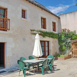 Maison vigneronne XIXe au cœur du Val de Loire, proche châteaux - FR-1-381-82, hotel in Cangey