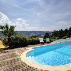Gîte paisible à Valfleury avec vue imprenable - FR-1-496-99、Valfleuryのホテル