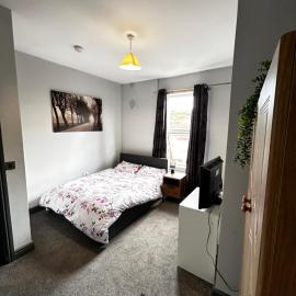 Private ensuite room close to Rotherham city centre 5, hotel in Rotherham