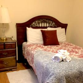 Glacier Guest Room - PRIVATE ROOM IN SHARED HOUSE REDUCED PRICE ON TOURS, hotel a Juneau