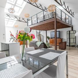 Le Faubourg Saint Martin Loft and Spa 1, hotell i Senlis