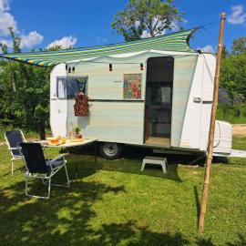 Caravane 70's, hotel in Saint-Marcet
