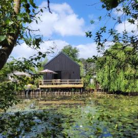 Vakantiewoning aan het water, vissen, wandelen en genieten in de natuur, מלון בחיל