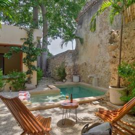 Colonial Charm, City Center, 2 BR- 10min walk to Cathedral, Pool, Private House, hotel Méridában