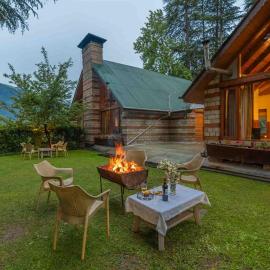 StayVista at Retreat Cottages Luxury Mountain Cottage with Bonfire and Lawn