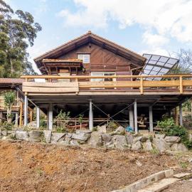 forest sun ワンちゃんと泊まれる山小屋民泊，Itoshima的飯店