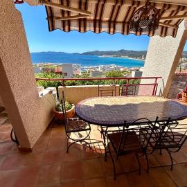 Spacious & Unique Sea View Apt Terrace Pool & Charm, hotel in Le Lavandou