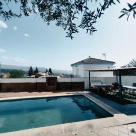 Casa las Mariposas, Tranquilidad junto a la piscina, hotell i Huétor Santillán