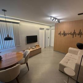 Apartamento moderno com 2 quartos e cama queen-size