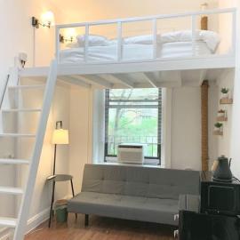 Private room with Shared bath on Union Square 11, hotel in New York
