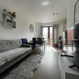Grosvenor Rd - 2-Bedrooms - Sleeps 5 - Parking