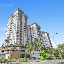 1 Bedroom Apartment, Melaka CBD Town Center- Hosted by Private Locals Resident, Balcony With City Skyline View or Seaview, Opposite Malls, TV BOX, 5 minutes to Jonker Street,