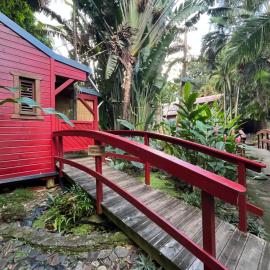 Le MORNE Aux F0US Cabanes & Jardin Tropical โรงแรมในเดเอ