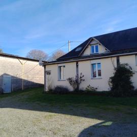 accommodation à la ferme – hotel w mieście Lubersac