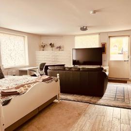 Charming Studio Flat In Sollentuna, Stockholm، فندق في سولينتونا