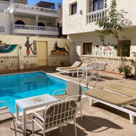Memnon Apartments, ξενοδοχείο στο Λούξορ