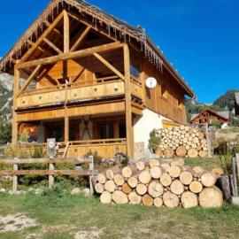Estatico 2 - Apartment in chalet 70 m2 Garden level with 2 bedrooms, hotel i Névache