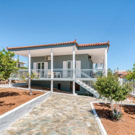 Alexander Home, Hotel in Brauron