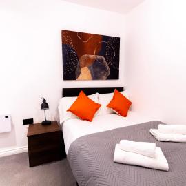 Modern 1BR Apt with City Views - Walk to Leeds CC, hotel in Beeston Hill