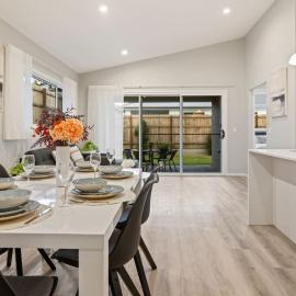 Modern 4BR Home Peaceful Logan Reserve Stay, hotel u gradu Buccan