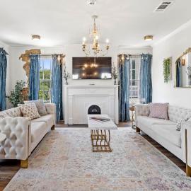 Old Spanish House Suite C Downtown Retreat – hotel w mieście Biloxi