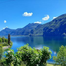 Idro Relax Cottage، فندق في انفو