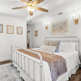 Downtown Biloxi 4 BR Gem Pet Friendly Beach!