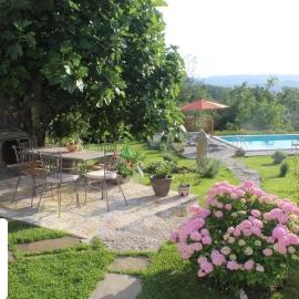 Villa Mavrici, Nature Paradise with pool, hotell i Buzet