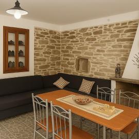 Papous house, hotel Eleohóriban