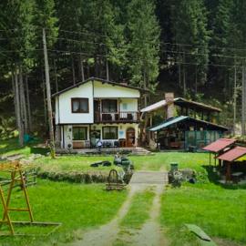 ВИЛА ПЕРИКА-Vila PERIKA، فندق في Borino