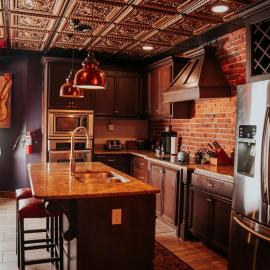 Broadway 4br 2bth 2500sf Art Gallery and Steam Room