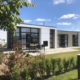 Marina Strandbad Chalet SunnyTides Haus Nr 36, hotel u gradu Olburgen