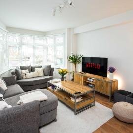 Contemporary 5 Bedroom with Garden North Finchley