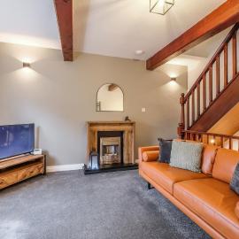 Sleek 2B/1B Retreat in Lindley, Huddersfield, hotel in Lindley