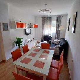 Bonito piso y acogedor de 2 habitaciones, hotel a Híjar