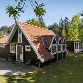 3 Bedroom Beautiful Home In Glesborg, hotel in Glesborg