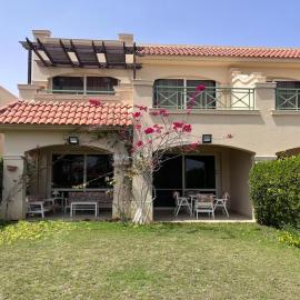 La Vista Bay Beachfront Home, hotel in Dawwār Ḩājj as Sayyid Rizq