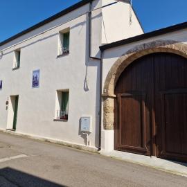 La Casa Vecchia، فندق في Nuraminis