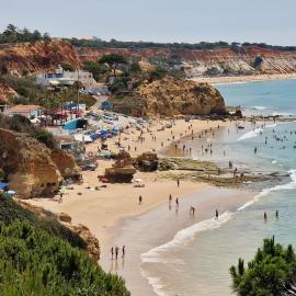 Apt H - Beach Village, hotel in Olhos de Água