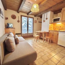Studio Cabine, 4 Pers. - Balcon, Parking Privé, à 100m des Pistes et Commerces - FR-1-595-77, hotel in Crest-Voland