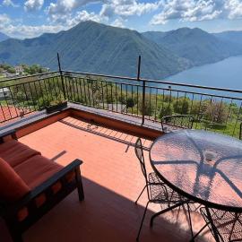 VillaMarinaPigra Lake View Apartments, hotell i Pigra