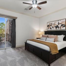 Top-Floor Desert Oasis - Balcony Fireplace Jacuzzi, hotel a Hurricane