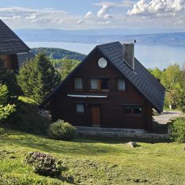 Chalet les Alpages vue panoramique sur le lac Léman, hotell sihtkohas Thollon