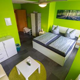 Pension Village, hotel in Naumburg