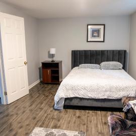 Private one bedroom -entirely self-contained, with no shared living spaces, hotel din St. John's