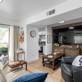 Modern & Stylish Condo Near UF, Shands & VA, hotell i Gainesville