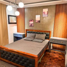 마닐라에 위치한 호텔 Townhouse 4-BR with Garage up 6-15 Guests - Gated near Airport walking distance to stores and restaurants