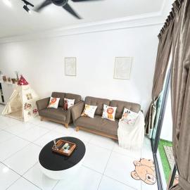 PLATINO Latest Pool View Family 3 BR Suite, Next to Paradigm Mall's new Theme park, Escape JB