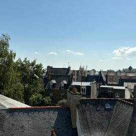 T2 dans le quartier Saint-Michel de Saint Brieuc Vue sur les toits, hotel i Saint-Brieuc