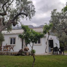 Liostasi Cottage, hotel a Kariotes